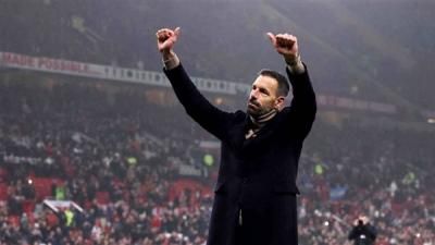 رسمياً.. رحيل مدرب مانشستر يونايتد