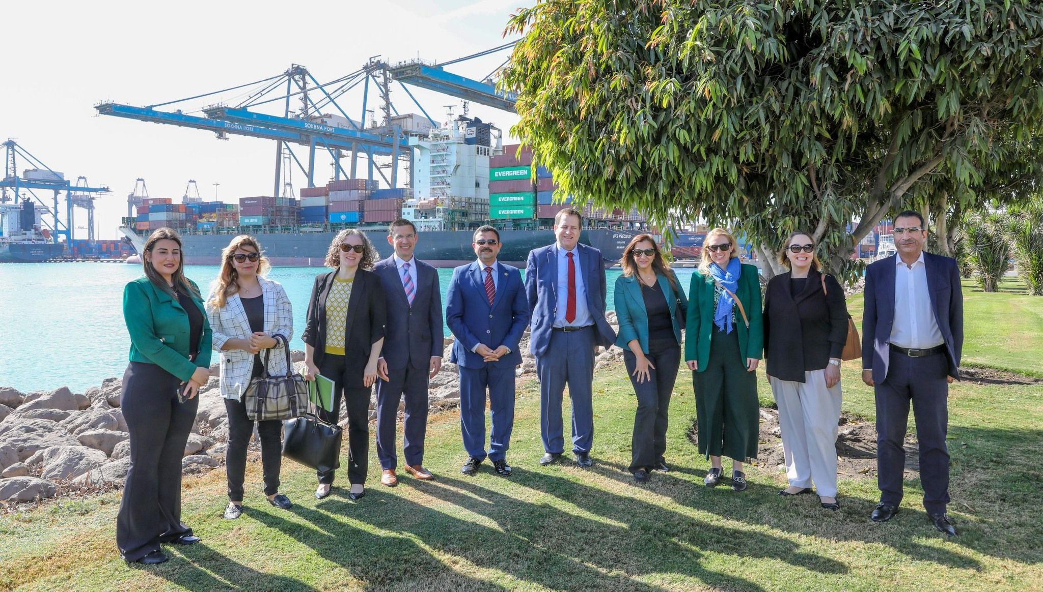 رئيس اقتصادية قناة السويس يبحث سبل التعاون مع وفد من السفارة…