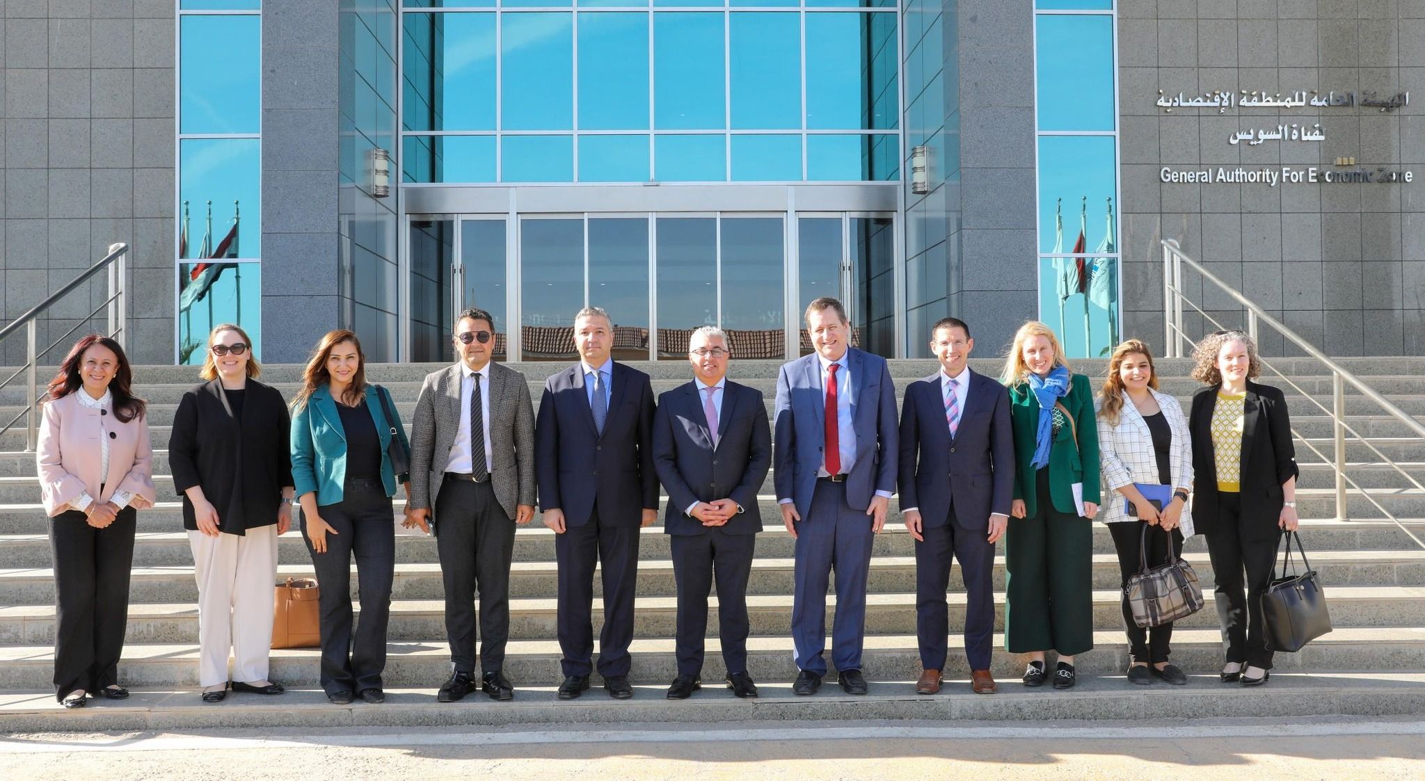 رئيس اقتصادية قناة السويس يبحث سبل التعاون مع وفد من السفارة…