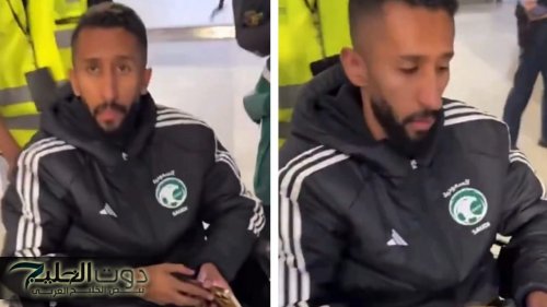 لحظة مؤلمة | سلمان الفرج يصل جاكرتا على كرسي متحرك بعد إصابته