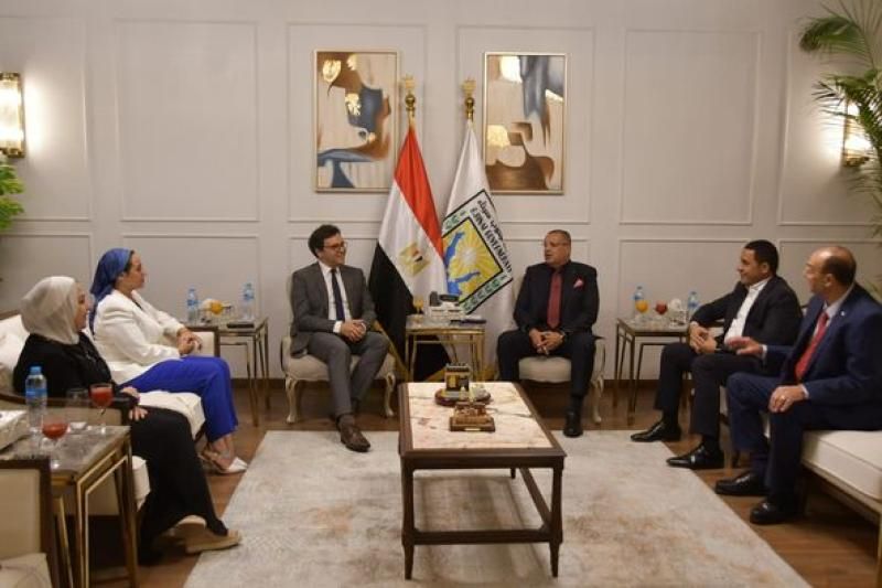 وزير الثقافة يلتقي محافظ جنوب سيناء لبحث إقامة عدد من المشروعات والفعاليات...