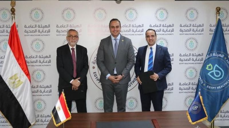 رئيس هيئة الرعاية الصحية يشهد توقيع عقد تقديم خدمات طبية بين الهيئة...