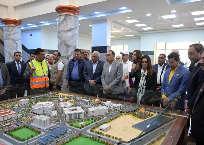 رئيس الوزراء يتفقد ”العاصمة الإدارية الجديدة” بالمحافظة بعد التشغيل التجريبي لعدد من...