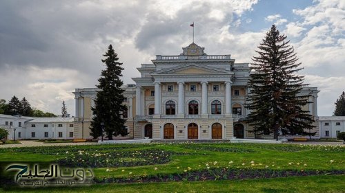 أوكرانيا تقصف قصرا تاريخيا في روسيا