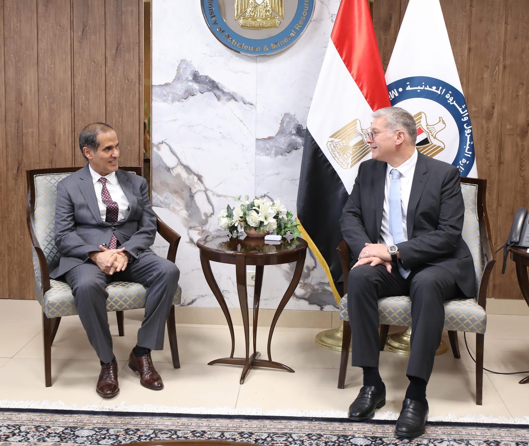 كريم بدوي يبحث مع شركة الإمارات للبترول تعزيز التعاون…