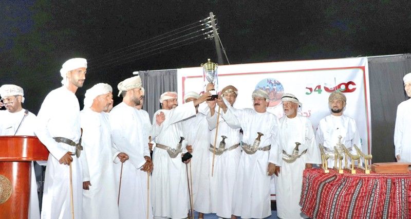 عروض مبهرة فـي ختام مهرجان ركض عرضة الهجن بقرية «محارة» بولاية المصنعة