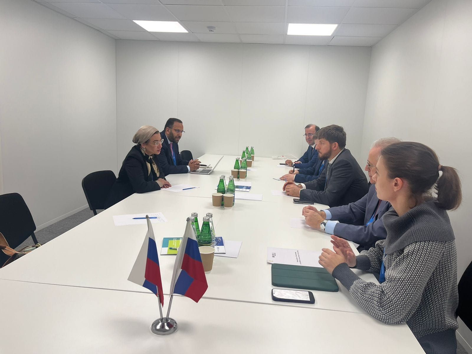 وزيرة البيئة تبحث مع رئيس الوفد الروسي سبل تعزيز الخروج بهدف…