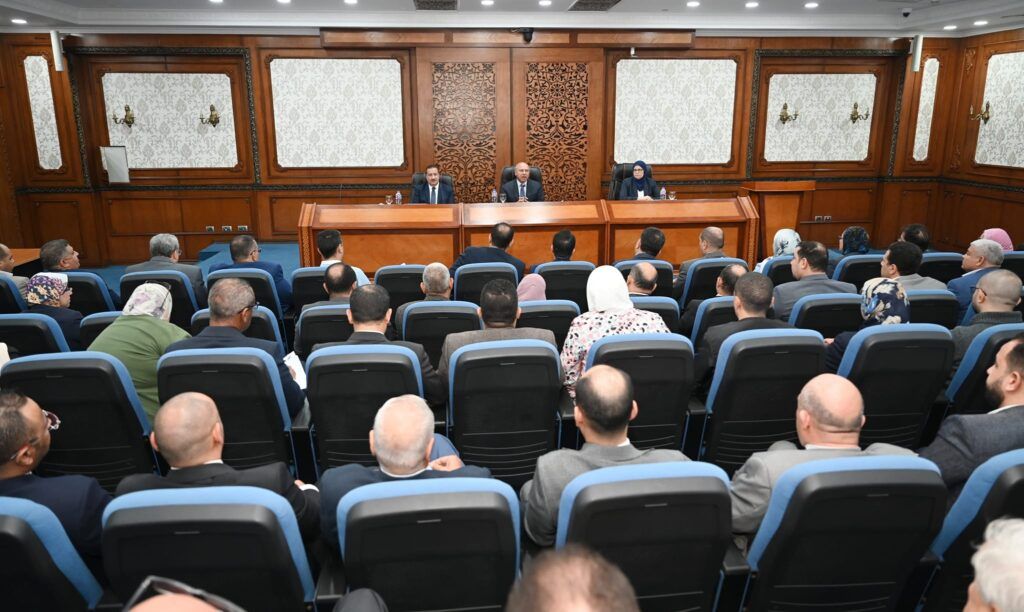 كامل الوزير: دراسة تقنين أوضاع أي مصنع مقام على أراضي غير…