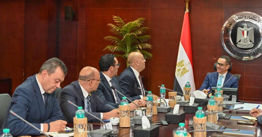 الخطيب يبحث دعم الشركات الصغيرة والمتوسطة مع جهاز المشروعات