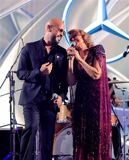 يسرا تتألق بفستان بنفسجي لامع في حفل Golden Globes اختارت النجمة يسرا فستانا أنيفا في حفل تكريمها من الجائزة العالمية Golden Globes التي أقيمت في مصر بالتعاون م إقرأ المزيد