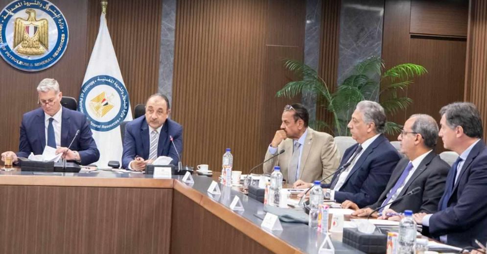 قطاع الأعمال والكهرباء والبترول يبحثون الاستعدادات لمؤتمر…