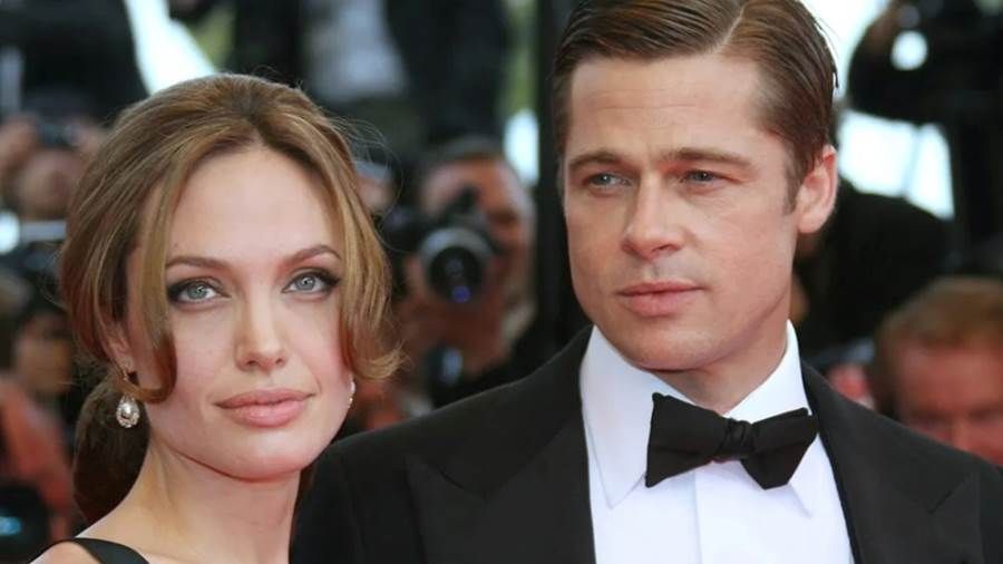 براد بيت يتقرب من أنجلينا جولي لإنهاء الصراعات ليس خافيا أن النجم الأميركي براد بيت يمر بوقت عصيب بعد أن ابتعد عنه بعض أبنائه وقطعوا تواصلهم معه رافضين إقرأ المزيد