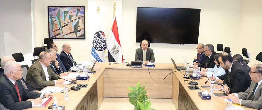 وزير قطاع الأعمال: تسريع وتيرة الإنجاز بمشروعات الصناعات…