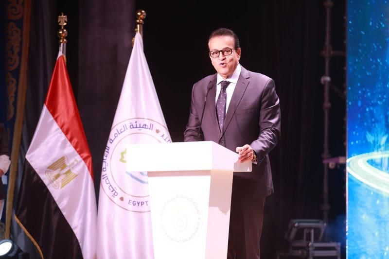 وزير الصحة يستعرض جهود الدولة الصحية ويشيد باهتمام الرئيس عبدالفتاح السيسي بالملف...