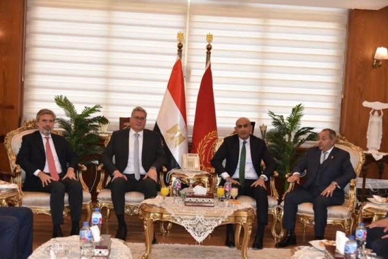 محافظ بورسعيد يستقبل وزير التربية والتعليم ووزير البترول والسفير الايطالي
