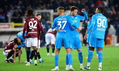 نابولي يواصل القبض على قمة الكالشيو