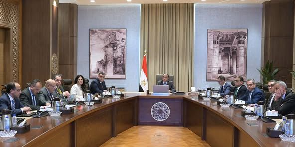 رئيس الوزراء يعقد اجتماعا لمناقشة مسودة قانون إنشاء مناطق…