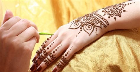 تفسير الحناء في المنام وضع الحنه في الحلم