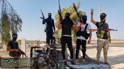 سوريا .. الجيش ينسحب من دير الزور وحواجز درعا ويزحف للساحل