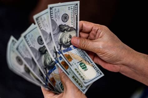 تفسير الدولار في الحلم رؤية الدولارات في المنام