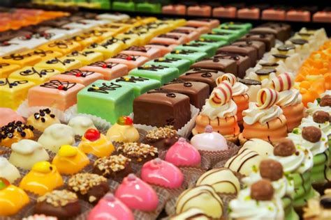 تفسير الحلويات في الحلم رؤية شراء الحلويات في المنام