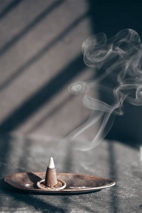 تفسير البخور في الحلم للبنت العزباء للمتزوجه للحامل