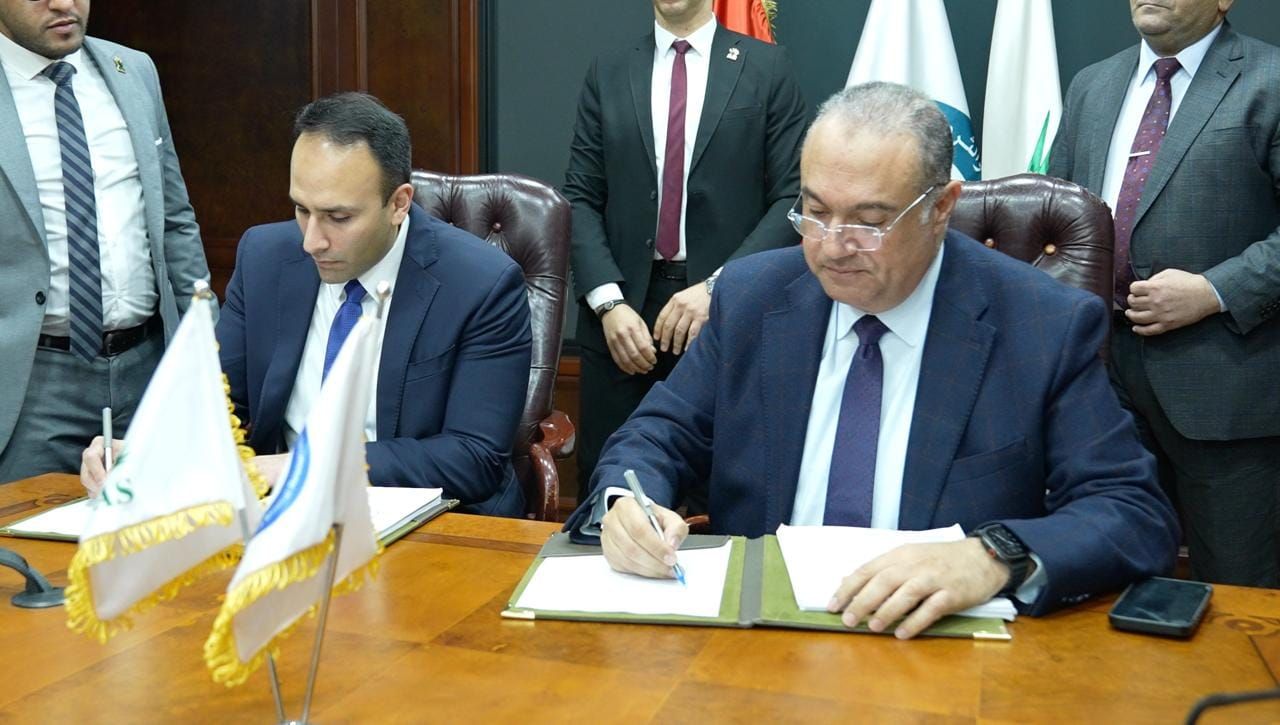 وزارة البترول تتعاقد على استئجار وحدة تغييز عائمة لتأمين…