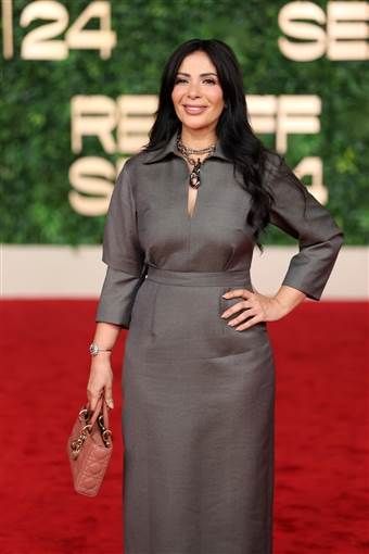 منى زكي بإطلالة بسيطة في ثالث أيام مهرجان البحر الأحمر السينمائي تحرص النجمة منى زكي على حضور فعاليات مهرجان البحر الأحمر السينمائي وتواجدت في ثالث أيام المهرجان بإطلالة بسيط إقرأ المزيد