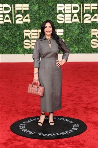 منى زكي بإطلالة بسيطة في ثالث أيام مهرجان البحر الأحمر السينمائي تحرص النجمة منى زكي على حضور فعاليات مهرجان البحر الأحمر السينمائي وتواجدت في ثالث أيام المهرجان بإطلالة بسيط إقرأ المزيد