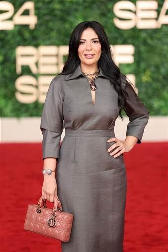 منى زكي بإطلالة بسيطة في ثالث أيام مهرجان البحر الأحمر السينمائي تحرص النجمة منى زكي على حضور فعاليات مهرجان البحر الأحمر السينمائي وتواجدت في ثالث أيام المهرجان بإطلالة بسيط إقرأ المزيد