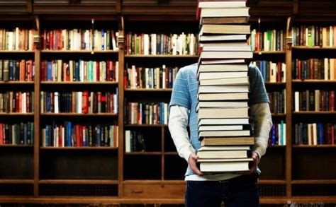 الكتاب في المنام وتفسير رؤية الكتب في الحلم بالتفصيل