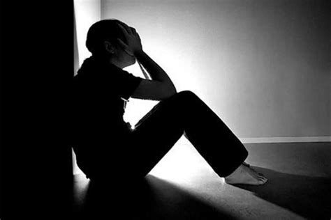 الحزن في المنام والهم وتفسير الحلم بشخص حزين ومهموم