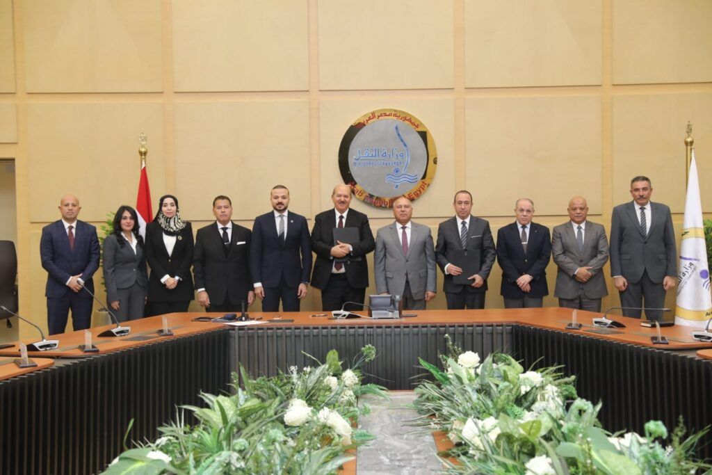 النقل توقع عقدا لإنشاء مشروع لتخريد وبناء السفن في ميناء…