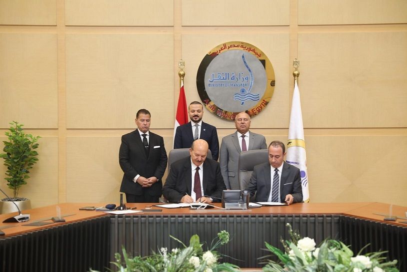 النقل توقع عقدا لإنشاء مشروع لتخريد وبناء السفن في ميناء…