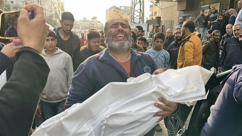 استشهاد 5 أشخاص وإصابة آخرين في قصف إسرائيلي على مخيم النصيرات ودير...