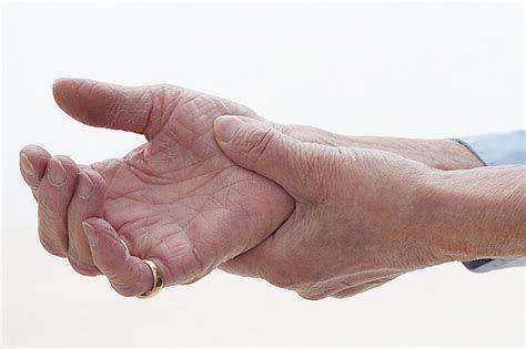 أعراض الروماتيزم في الظهر