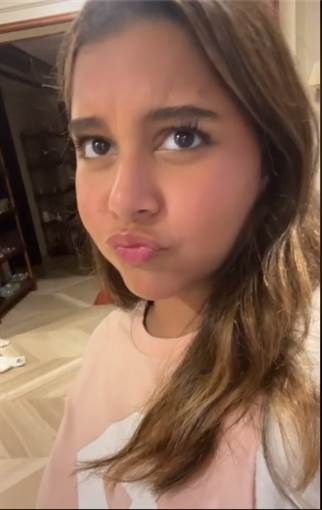 ابنة شيرين عبد الوهاب تتعرض للتهديد والابتزاز أزمة جديدة تمر بها النجمة شيرين عبد الوهاب ولكن هذه المرة تخص ابنتها الكبرى هنا.كشفت النيابة العامة بقسم أول إقرأ المزيد