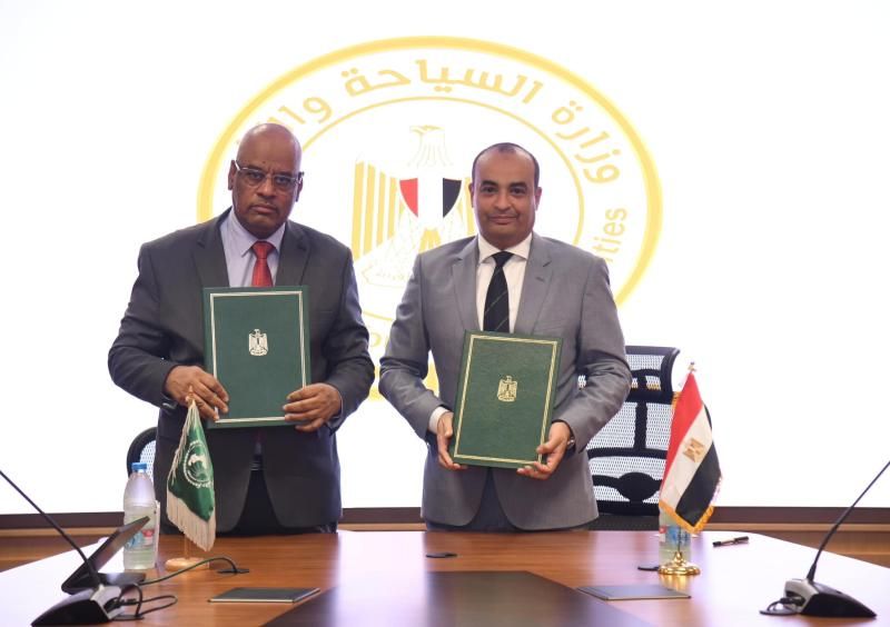 توقيع اتفاقية تعاون بين المجلس الأعلى للآثار ومعهد المخطوطات العربية بالألكسو