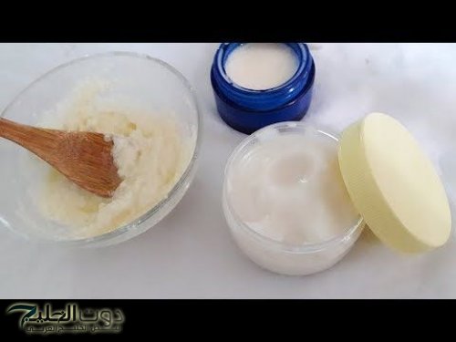 ضعي ملعقة من كريم الزبادي للوجه ولاحظي الفرق من أول استخدام