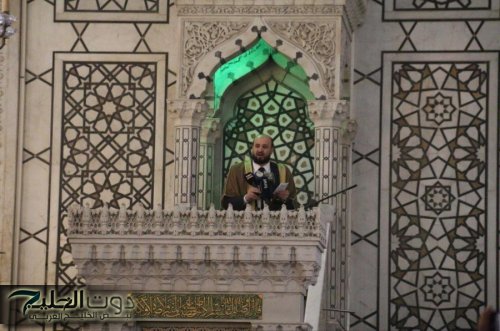 رئيس الحكومة السورية يؤم المصلين في الجامع الأموي