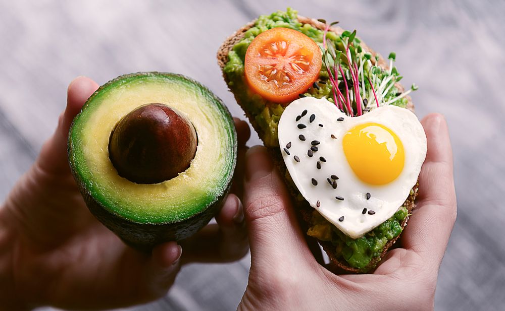 تعزز الصحة وتمنحكِ النضارة والشباب: أسبابٌ تشرح لماذا الأفوكادو مفيدةٌ لكِ