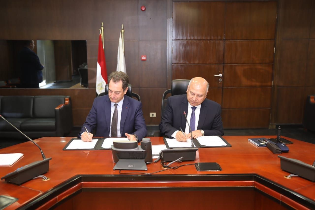 وزير النقل يوقع مع سفير فرنسا خطة عمل مشروع الخط السادس…