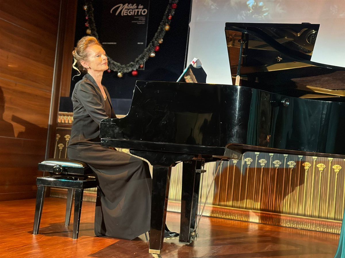 السوبرانو المصرية أميرة سليم تتألق في حفل الكريسماس بالأكاديمية المصرية للفنون بروما