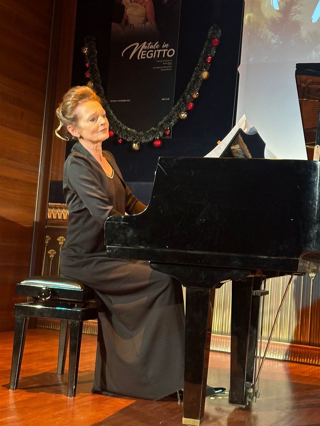 السوبرانو المصرية أميرة سليم تتألق في حفل الكريسماس بالأكاديمية المصرية للفنون بروما