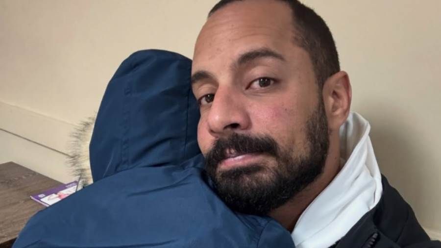 عمرو وهبة يكشف تفاصيل مرض ابنه توجه الفنان عمرو وهبة بالشكر لكل المهتمين بحالة ابنه يحيى الصحية بعدما كشف مؤخرا أنه تم احتجازه لأكثر من 15 إقرأ المزيد