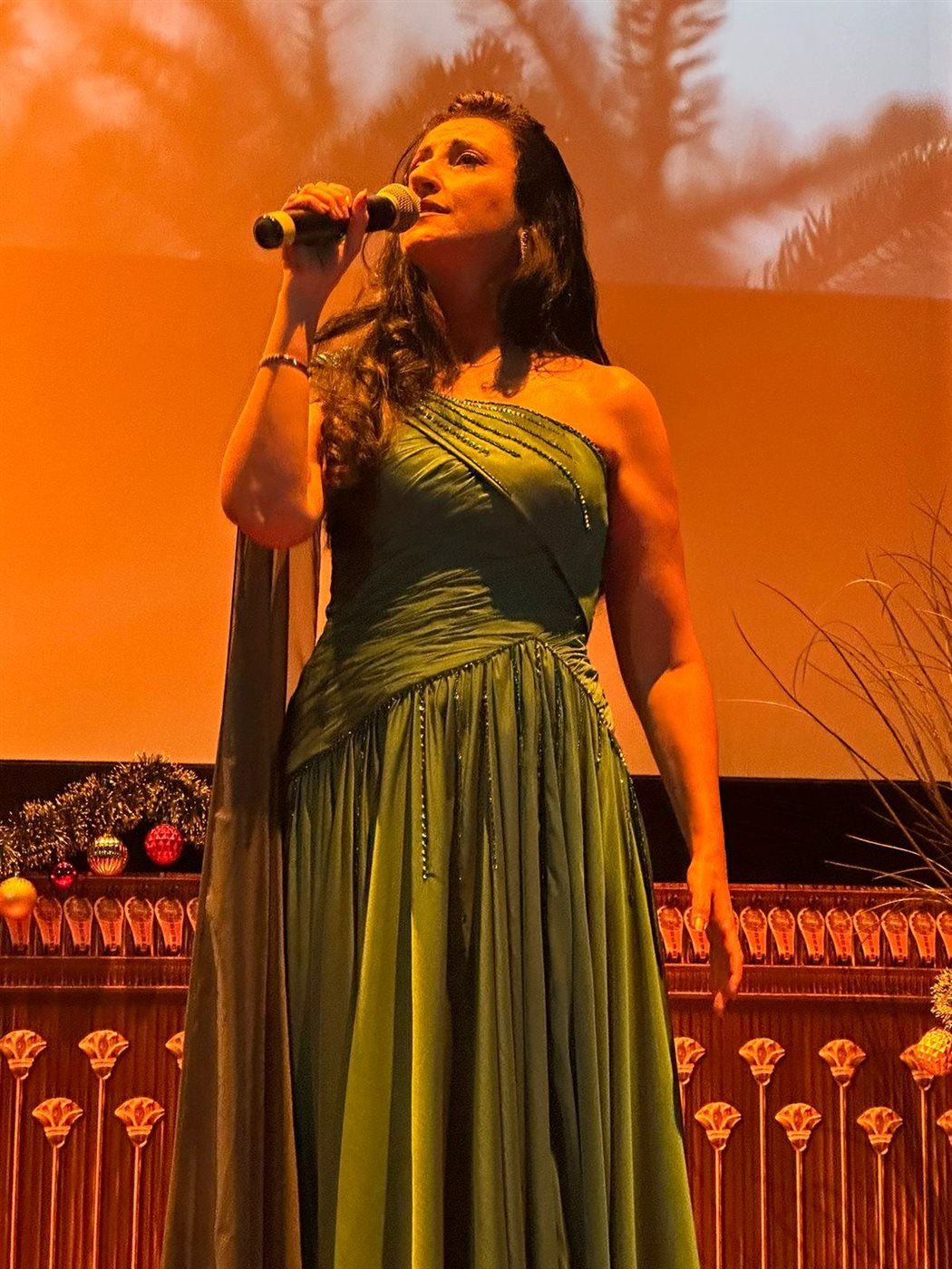 السوبرانو المصرية أميرة سليم تتألق في حفل الكريسماس بالأكاديمية المصرية للفنون بروما