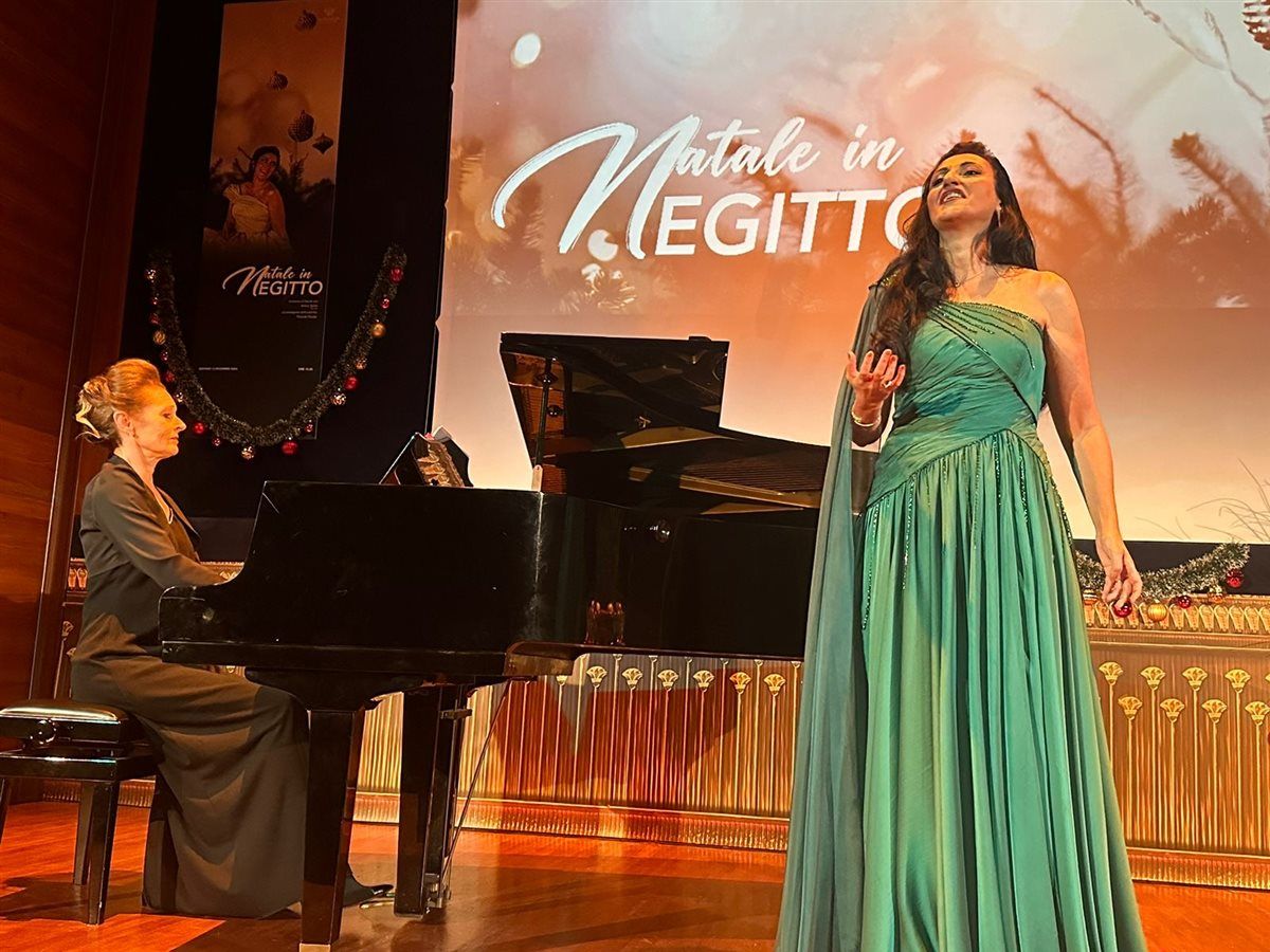 السوبرانو المصرية أميرة سليم تتألق في حفل الكريسماس بالأكاديمية المصرية للفنون بروما