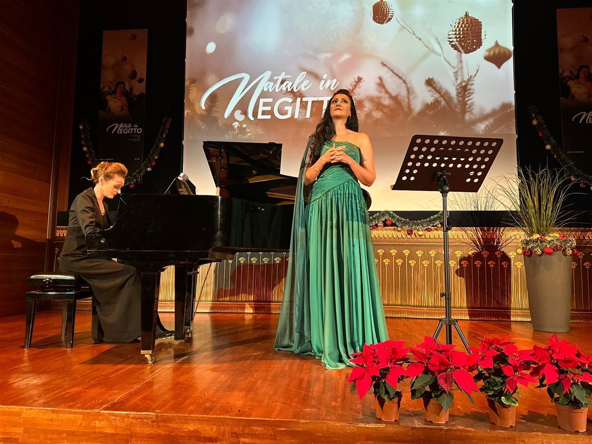 السوبرانو المصرية أميرة سليم تتألق في حفل الكريسماس بالأكاديمية المصرية للفنون بروما