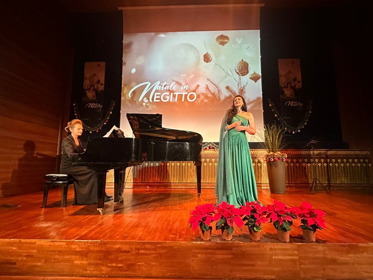 السوبرانو المصرية أميرة سليم تتألق في حفل الكريسماس بالأكاديمية المصرية للفنون بروما