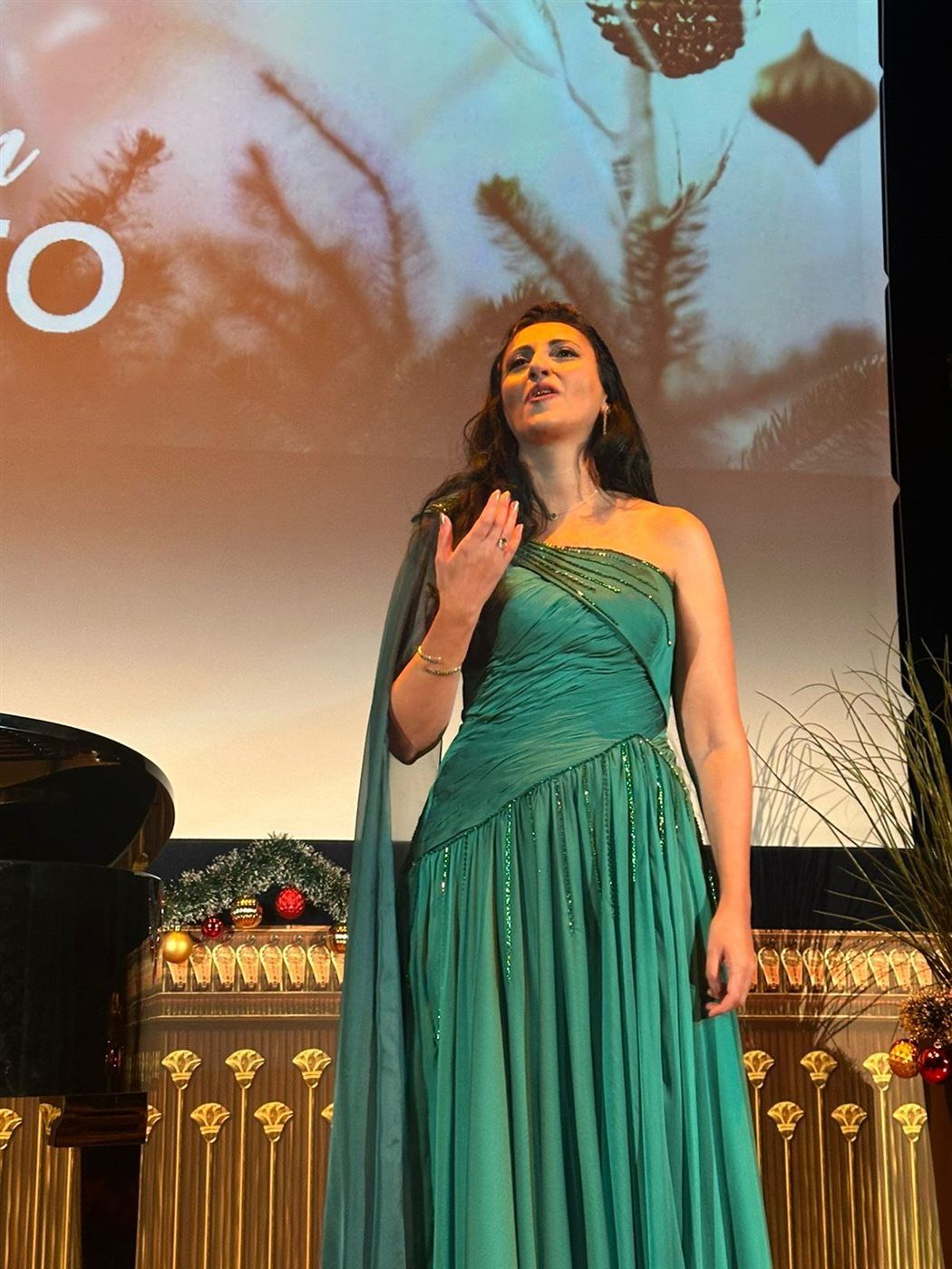 السوبرانو المصرية أميرة سليم تتألق في حفل الكريسماس بالأكاديمية المصرية للفنون بروما